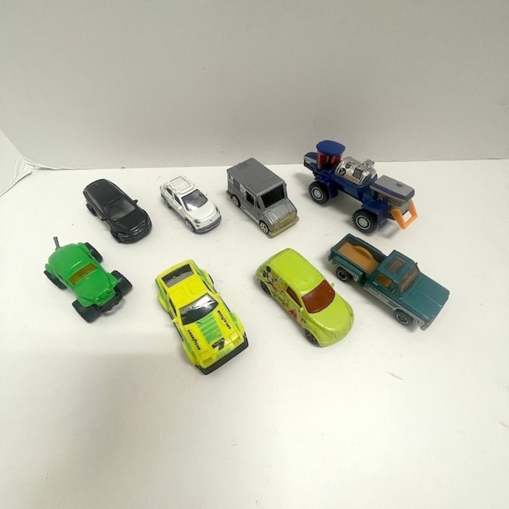 8 Pc Lot‎ Die Cast Vintage to Modern Matchbox Cars